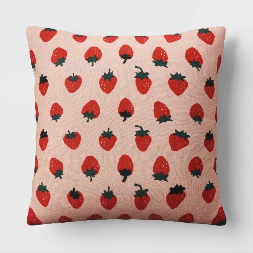 🍓strawberry throw pillow🍓